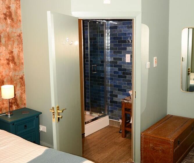 ペンション Plough Inn