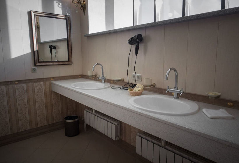 בית מלון כפרי Business Club Razumovsky