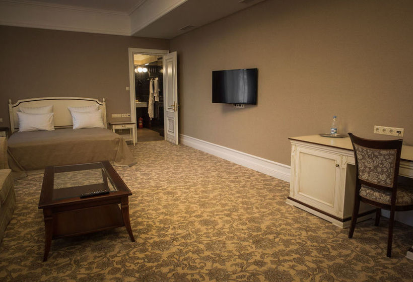 בית מלון כפרי Business Club Razumovsky