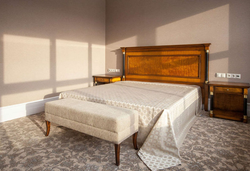 בית מלון כפרי Business Club Razumovsky