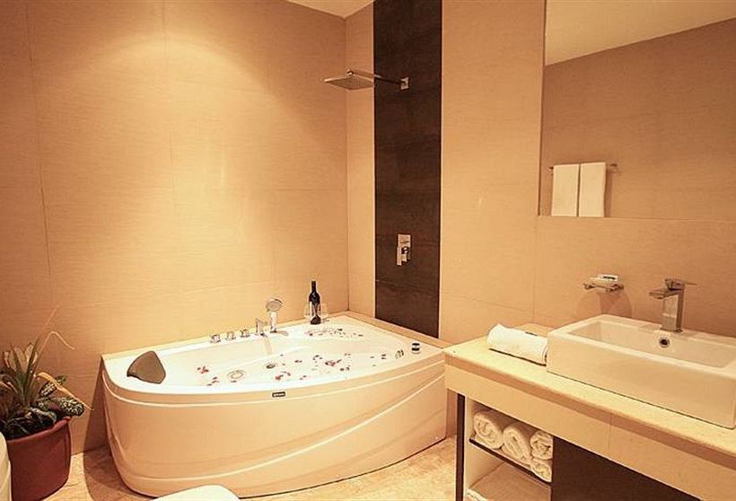 Tanawin Resort And Luxury Apartments