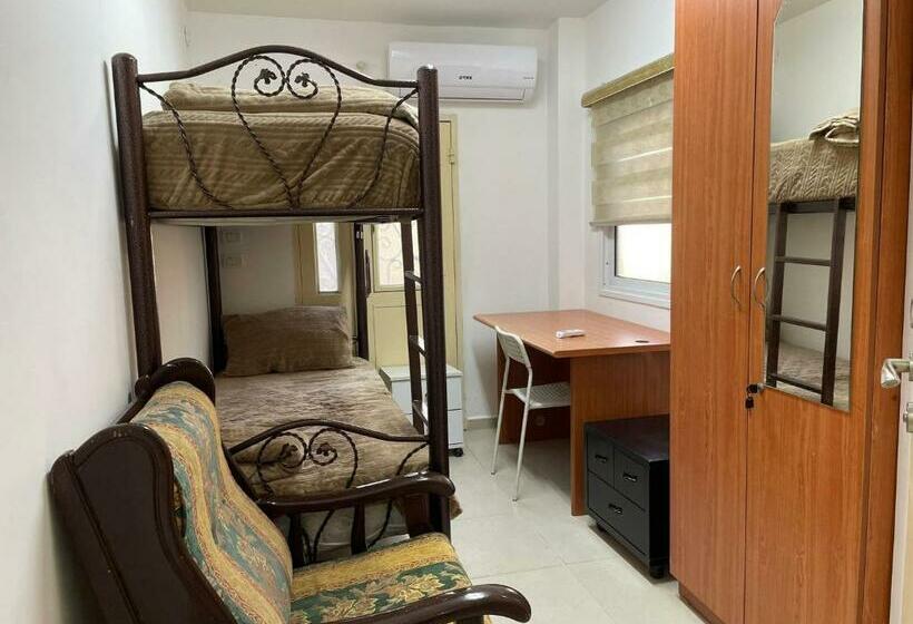 هاستل Alsharif Family