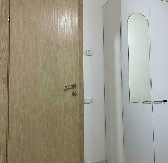 هاستل Alsharif Family