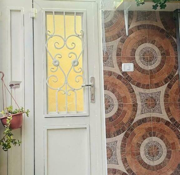 هاستل Alsharif Family