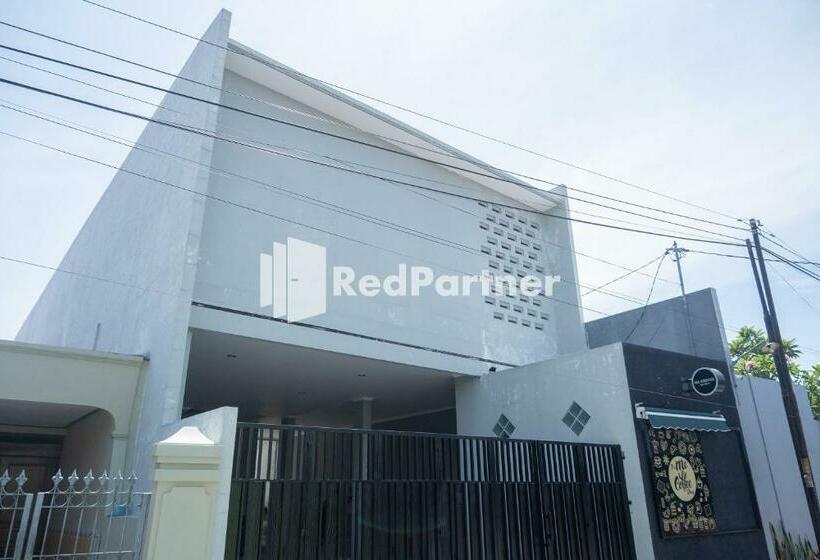 Отель Athena House Syariah Near The Park Mall Solo Baru Mitra Reddoorz