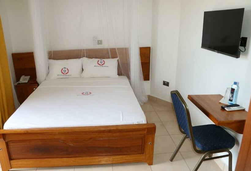 ホテル Queens Court