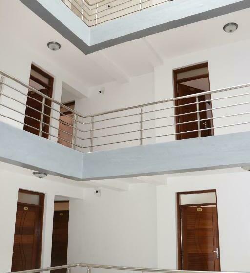 ホテル Queens Court