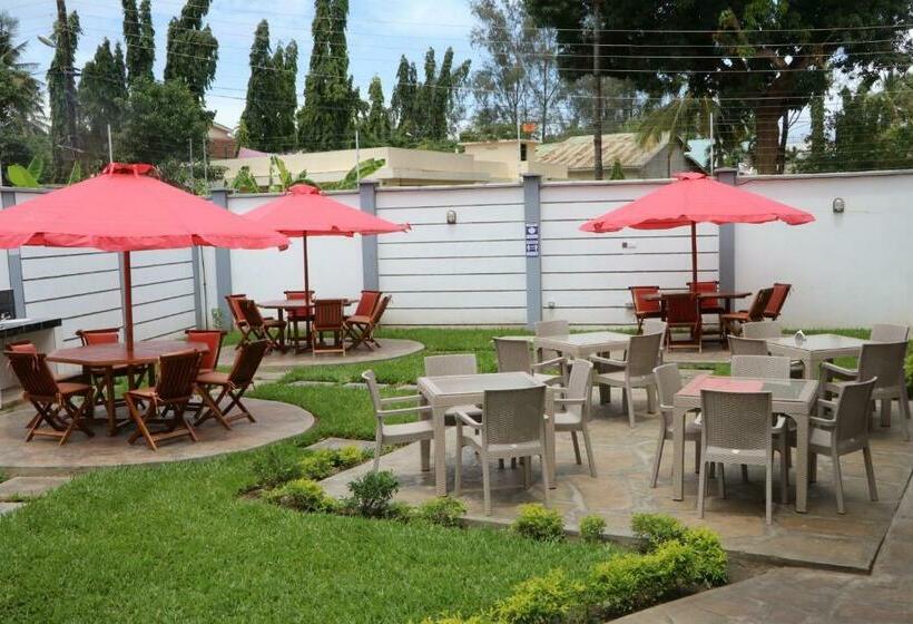 ホテル Queens Court