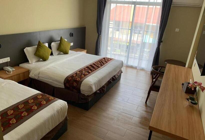 Отель Wing Tat Grand