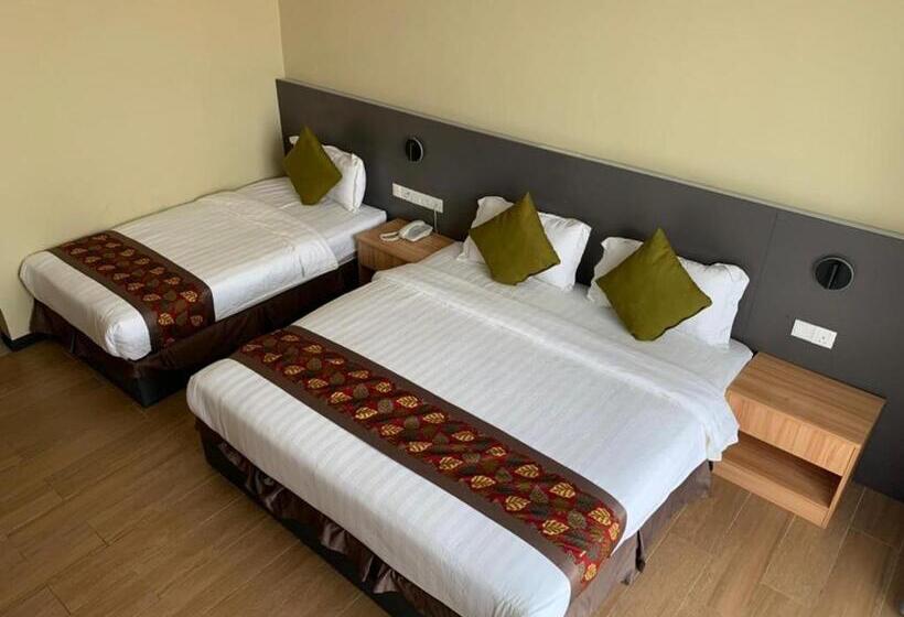 Отель Wing Tat Grand