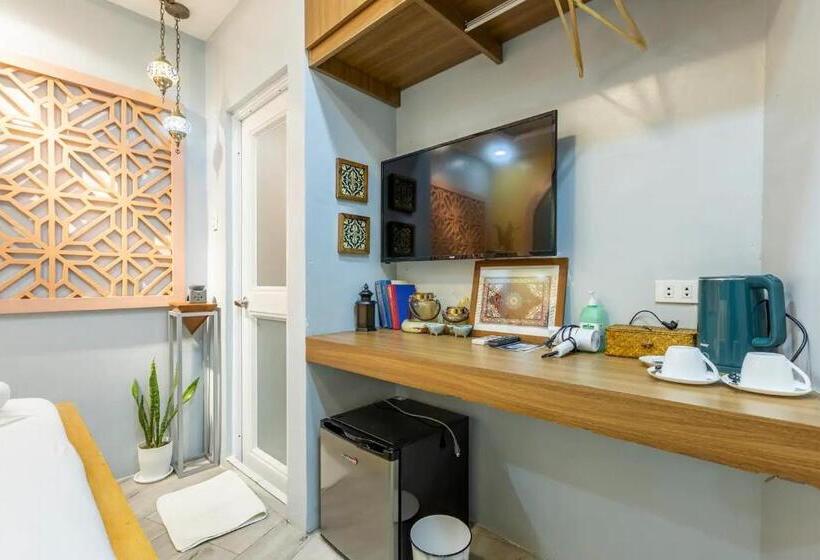 Rain Airport Bed And Breakfast