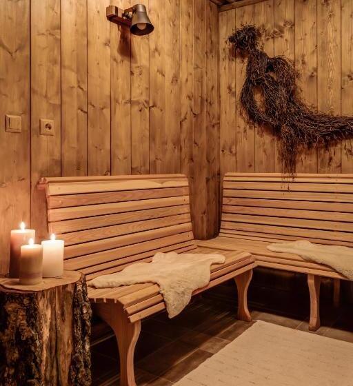 리조트 Silverstone Living