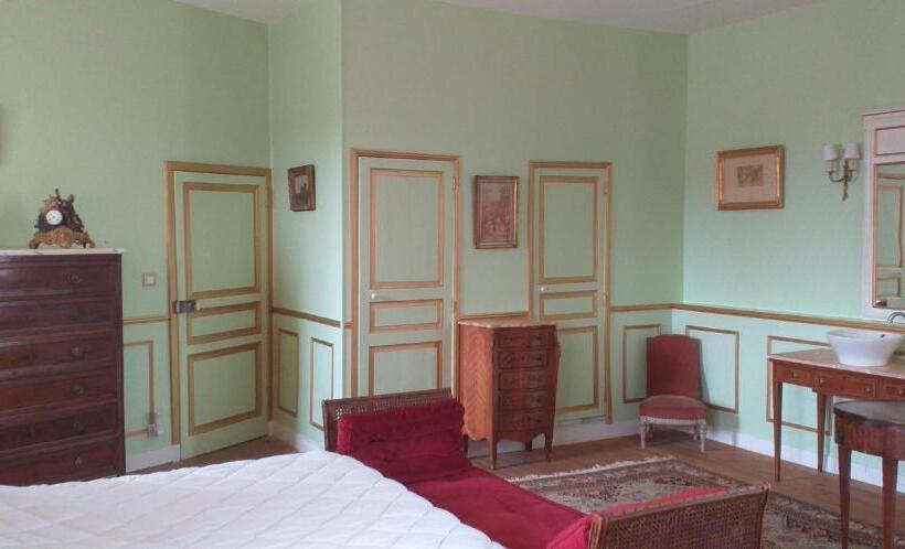 Bed and Breakfast Chambre Louis Xvi Au Château De Champagne Mouton