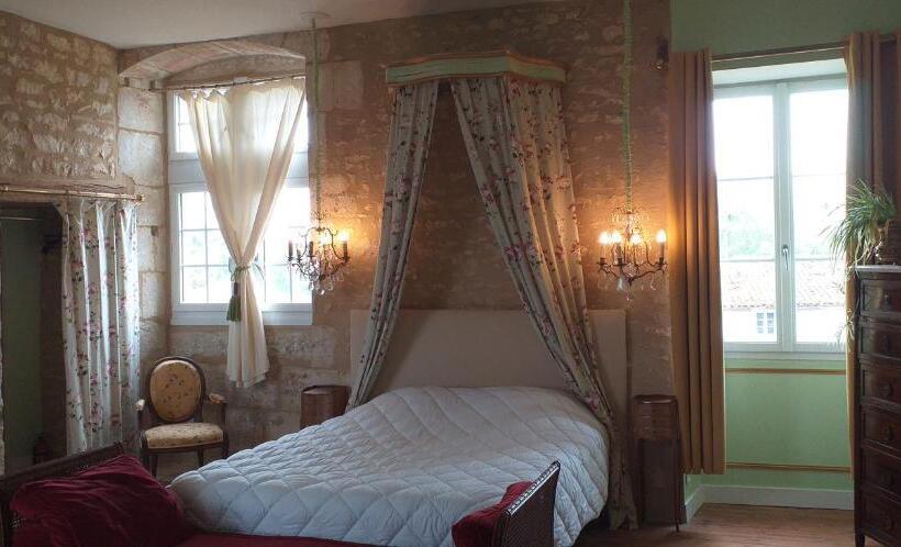 Bed and Breakfast Chambre Louis Xvi Au Château De Champagne Mouton