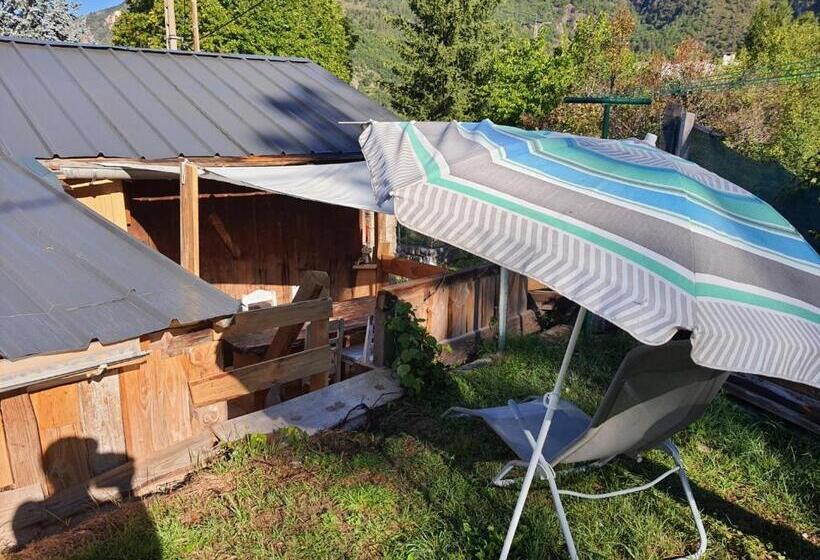 ベッドアンドブレックファースト La Cabane, Petite Chambre Agréable Chez L Habitant, Maison Toute En Bois