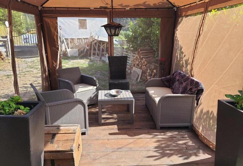 ベッドアンドブレックファースト La Cabane, Petite Chambre Agréable Chez L Habitant, Maison Toute En Bois