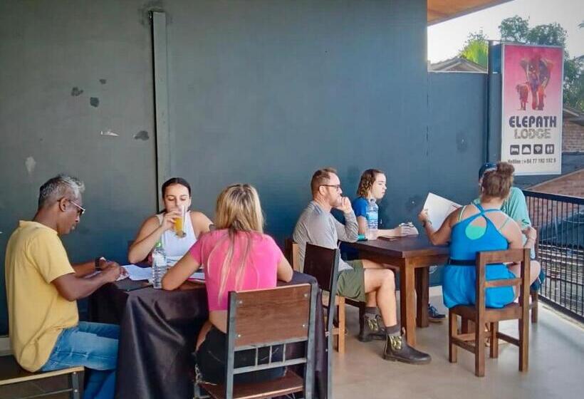 Hotel Elepath Lodge  Pinnawala