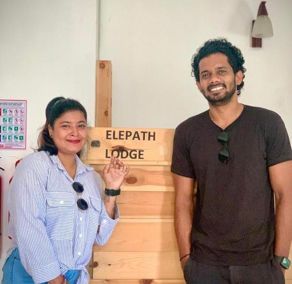 Hotel Elepath Lodge  Pinnawala