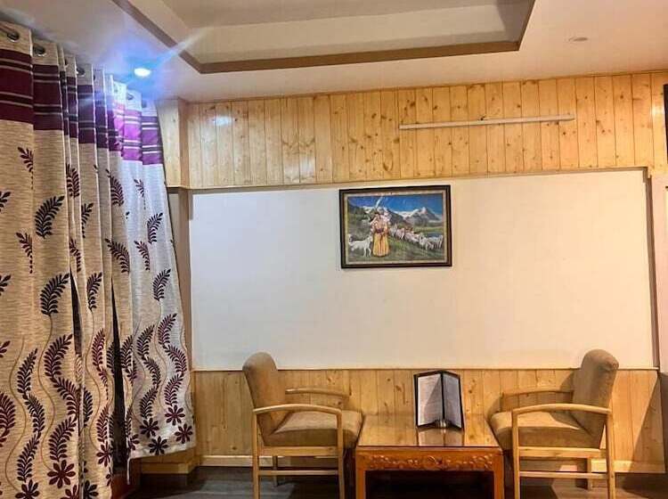 هتل Little Italy Inn