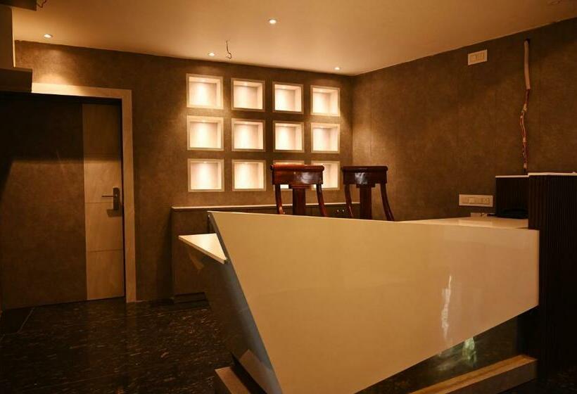 فندق Narendra Plaza