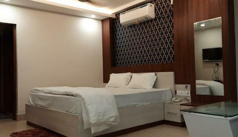 فندق Narendra Plaza