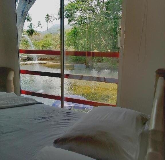 פנסיון Hostal La Macarena