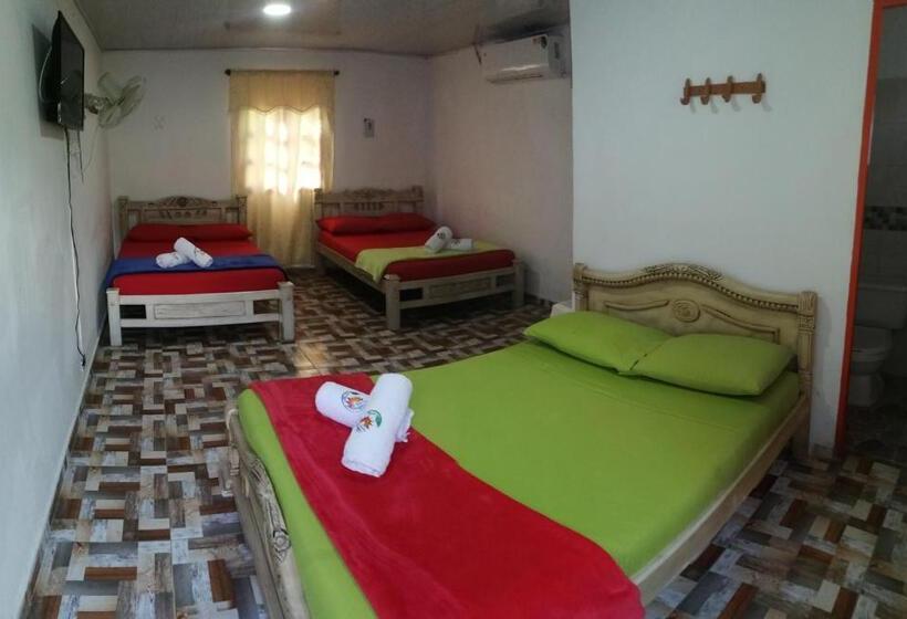 פנסיון Hostal La Macarena