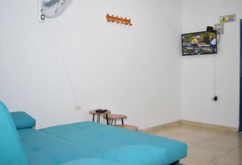 פנסיון Hostal La Macarena