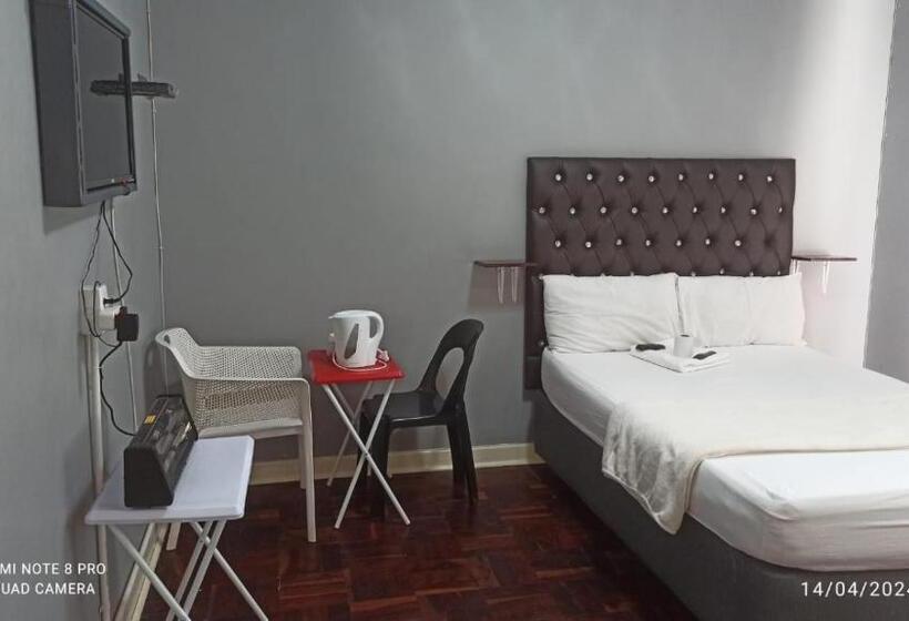 Pension Jollys Park Guesthouse