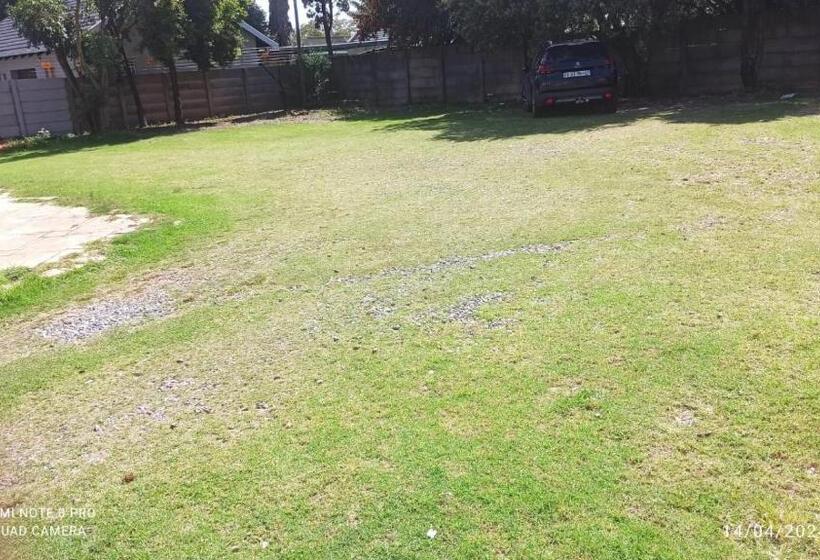 Pension Jollys Park Guesthouse