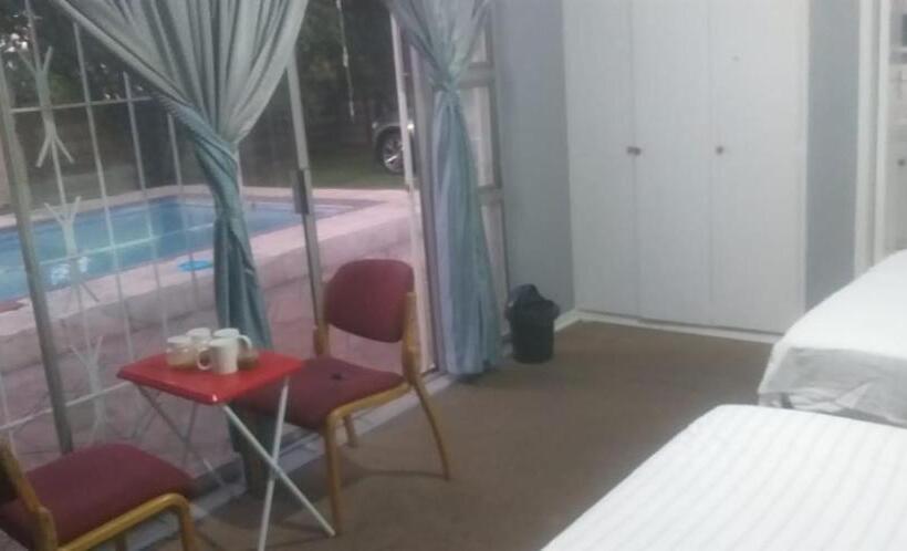 Pension Jollys Park Guesthouse