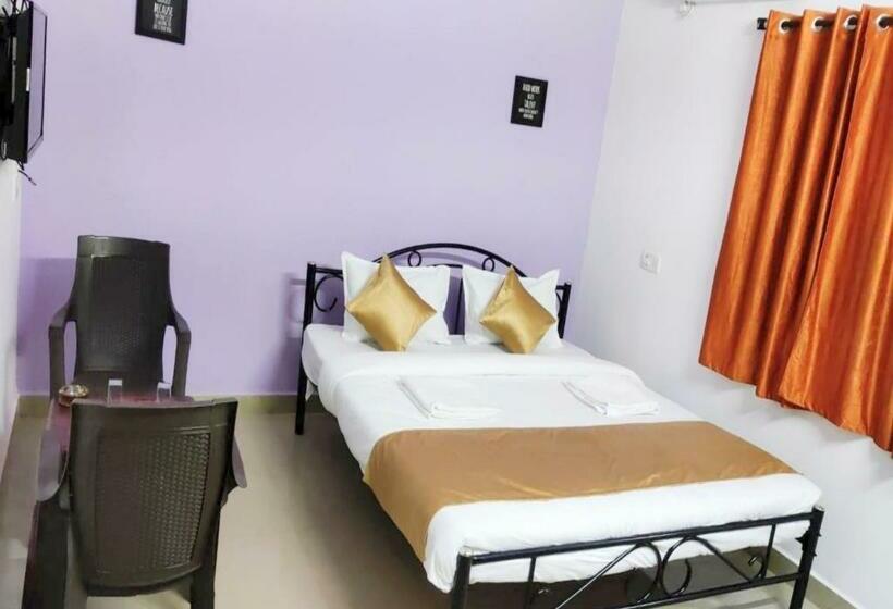 بنسيون Tropical Inn