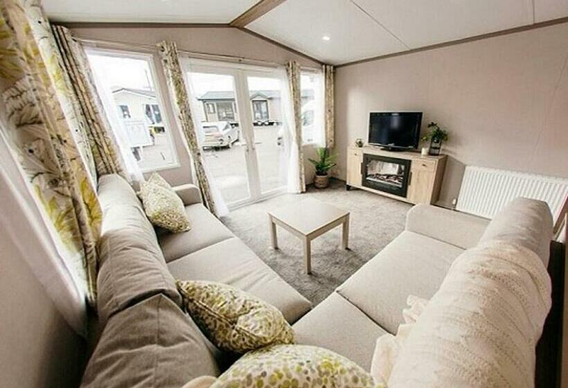 منتجع Sandgreen Caravan Park