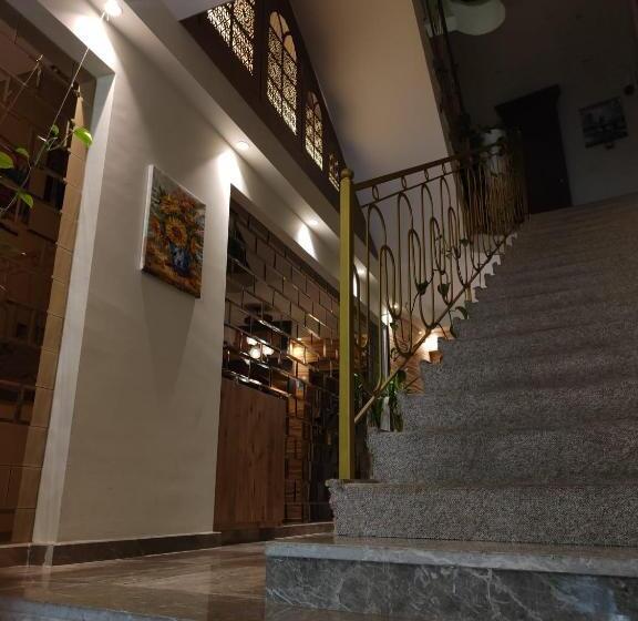 تختخواب و صبحانه Grand Luxury