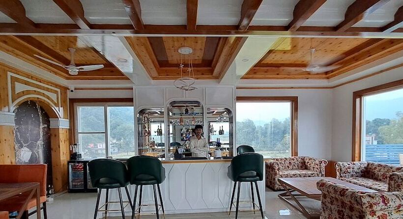 호텔 Abhilashi Inn