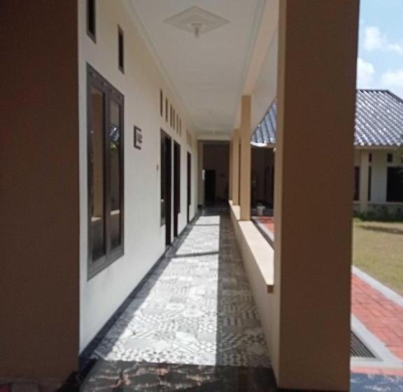 Отель Express O 91708 Rumah Sriwijaya 12a Syariah