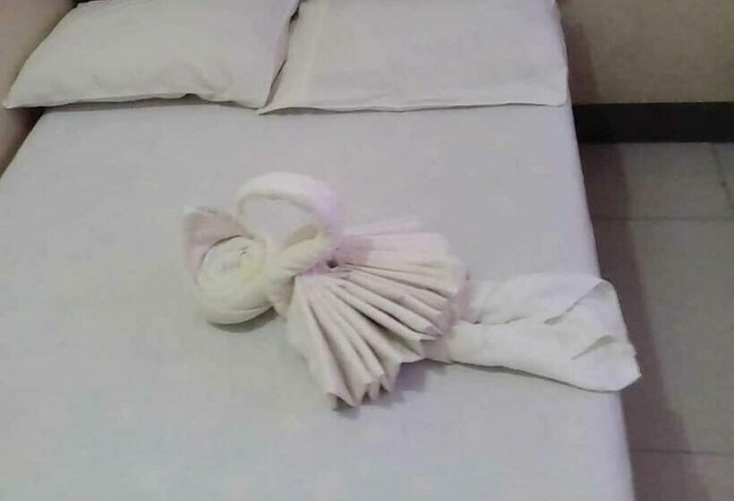 בית מלון כפרי Livin S Inn Tuguegarao