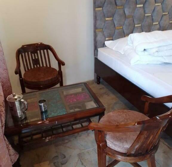 Lake Haven Resort, Sari, Chopta