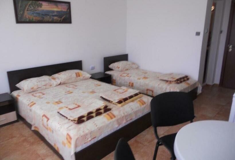 펜션 клуб агато полис стаи за семейна почивка