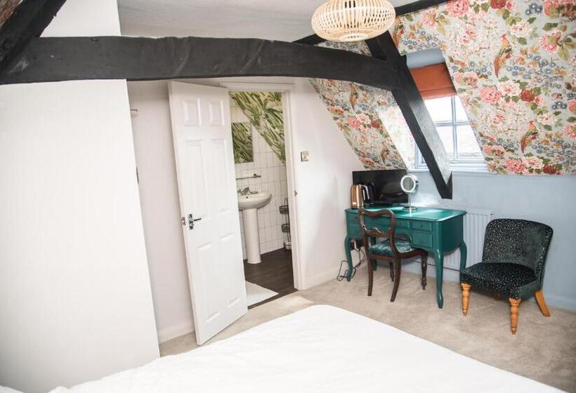 هاستل The Crown