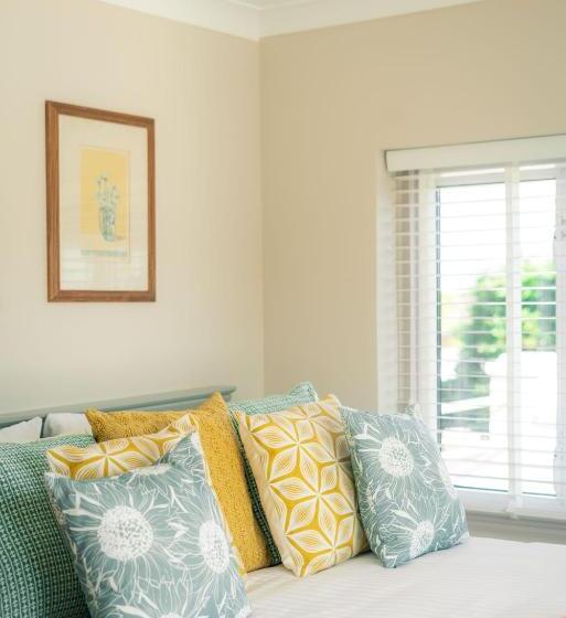 Общежитие The Seaview, East Preston