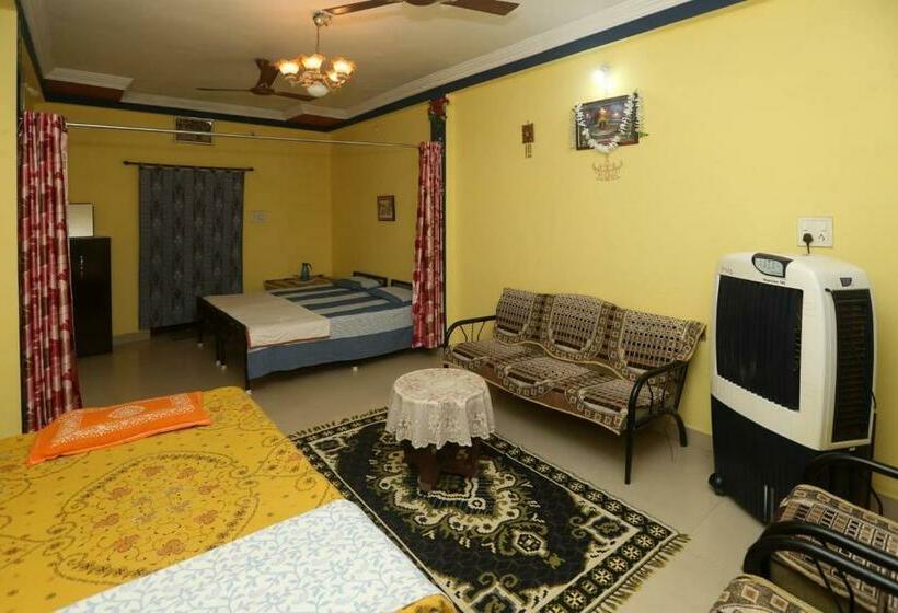 Bed and Breakfast Awantika Orchid Home Stay