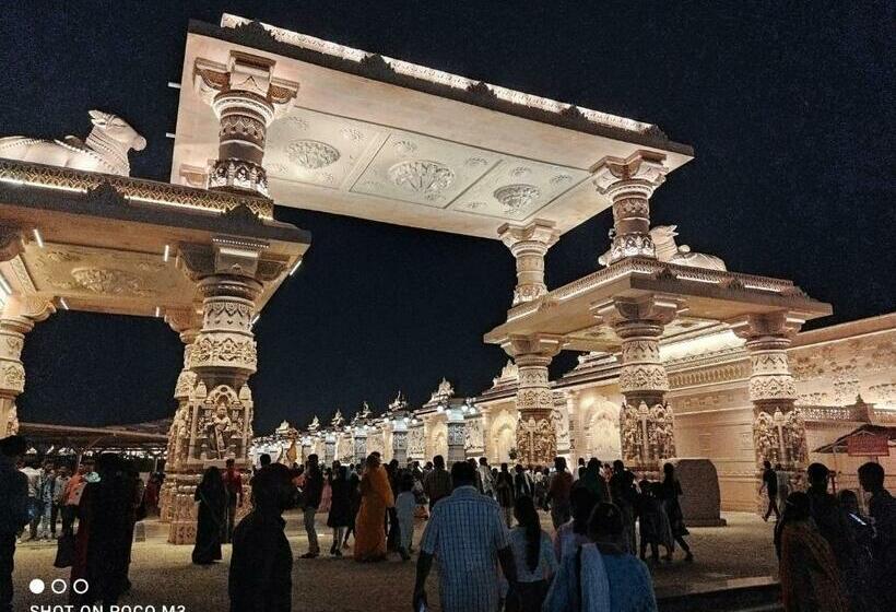 Bed and Breakfast Awantika Orchid Home Stay