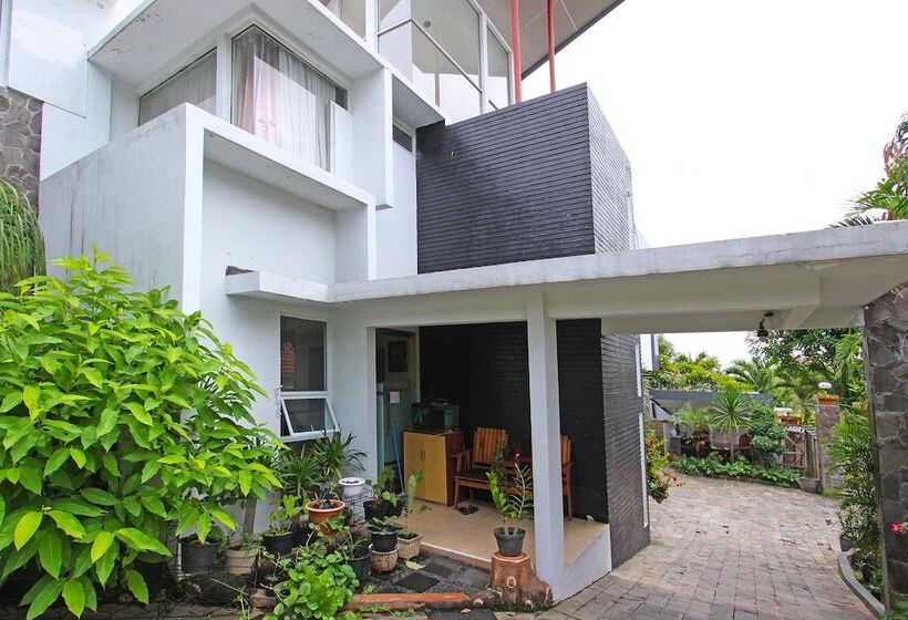 فندق Capital O 91665 D Prof Exclusive Guesthouse