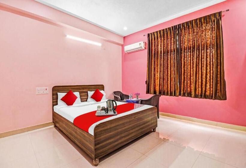 Отель Golden Suites