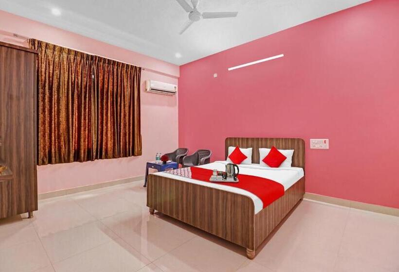 Отель Golden Suites