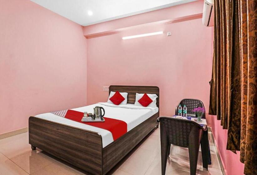 Отель Golden Suites