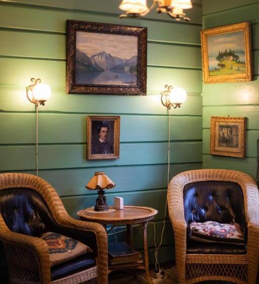 בית מלון כפרי Lodgen Stryn