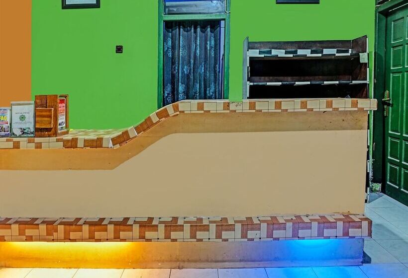 בית מלון כפרי Spot On 91697 Nyaman Homestay Syariah