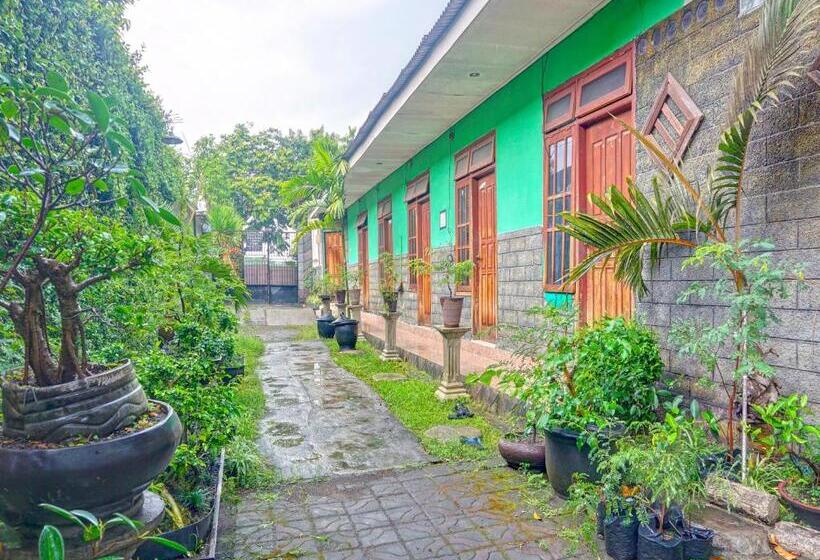 בית מלון כפרי Spot On 91697 Nyaman Homestay Syariah